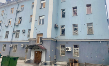 Під час ворожої атаки пошкоджено будівлю податкової у Херсоні